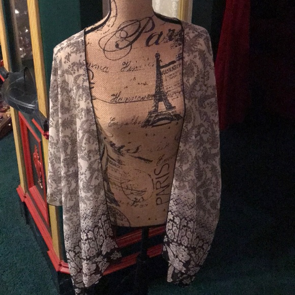 Sweaters - NWOT Black And White Kimono Sweater one size